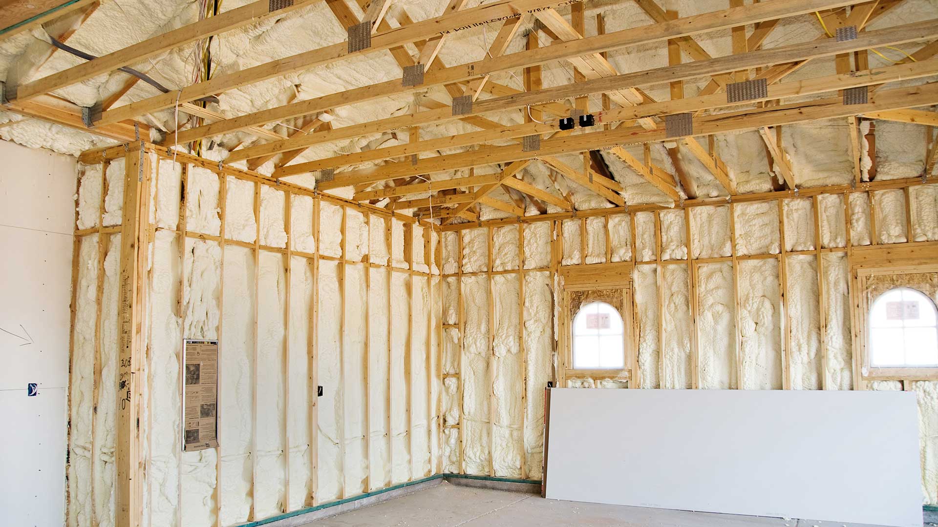 ocieplenie pianką poliuretanową domu drewnianego od wewnątrz -  w 2023