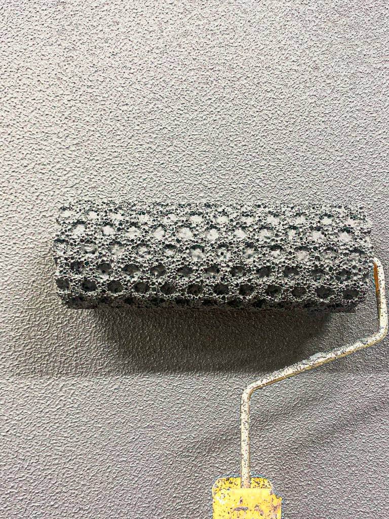 Farba strukturalna – rodzaje, zalety i wady, cena