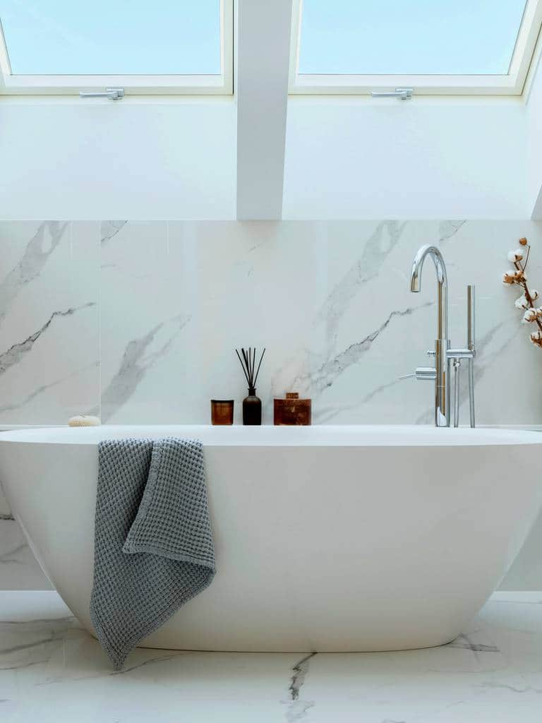 Gres szkliwiony – wady i zalety. Czym myć i jak usunąć z niego rysy?