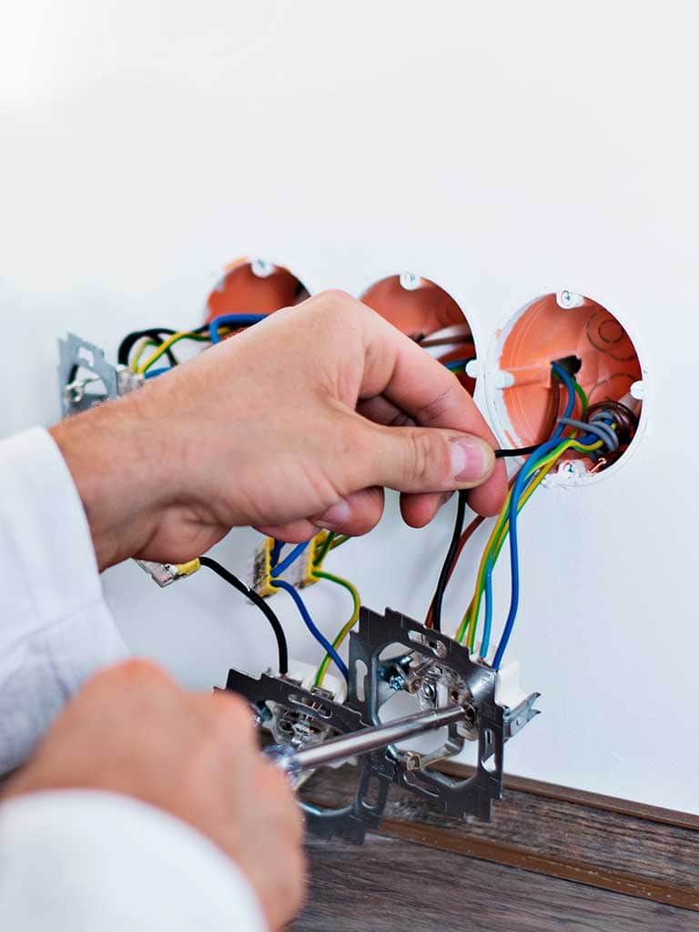 Modernizacja instalacji elektrycznej w mieszkaniu: Proces, koszty i bezpieczeństwo