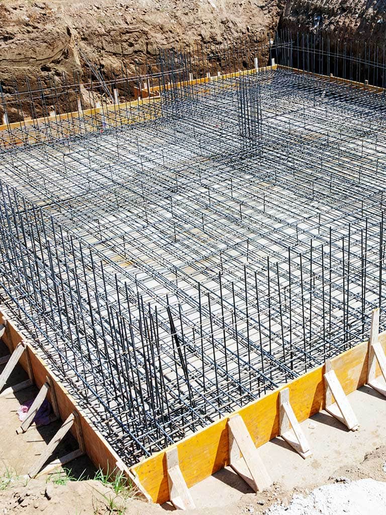 Zbrojenie fundamentu – instrukcja krok po kroku. Jak prawidłowo zbroić fundamenty?