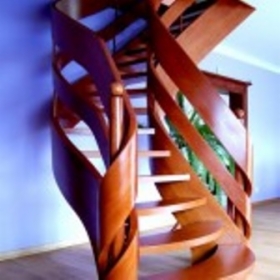 Prudlik - producent schodów drewnianych.