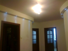 Półki oświetleniowe, nietypowe zabudowy