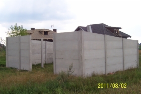 Garaż z płyt betonowych (wzmocnionych)
