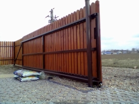 Brama przesuwna samonośna