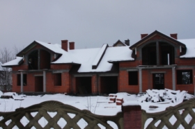 budowa domu jednorodzinnego w zabudowie bliźniaczej - bliźniak, stan surowy otwarty