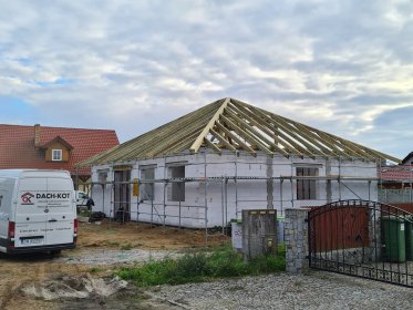 Montaż wiązarów dachowych i konstrukcji drewnianych Montaż wiązarów dachowych i konstrukcji drewnianych