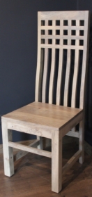 Krzesło z jasnego drewna egzotyczngo