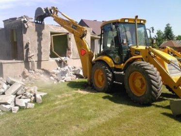 Rozbiórki i wyburzenia budynków wraz z uprzątnięciem terenu budowy.