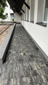 Brukarstwo, układanie kostki brukowej.