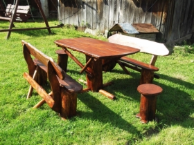 Zestawy mebli ogrodowych (stoły, krzesła, stoliki, ławy, ławki itd...)