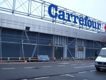 nowoczesna fasada wentylowana, spieki kwarcowe, HPL, włóknocement, kompozyt alumniowy itd