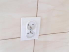 punkt elektryczny z materiałem