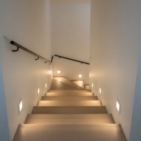 Oświetlenie schodowe