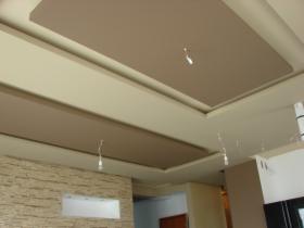 b) Generalny wykonawca - Podwykonawca - Wykończenia wnetrz