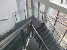 Balustrady schodowe balkony zabezpieczenia okienne ze stali nierdzewne