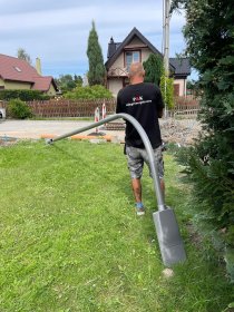 Stawianie montaż słupów oświetleniowych