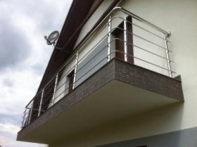 Wykonywanie i montaż balustrad ze stali nierdzewnej oraz czarnej.