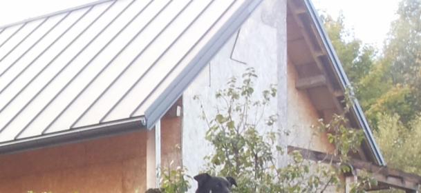 Montaż pokrycia dachowego metodą na rąbek stojący podwójny, obróbki