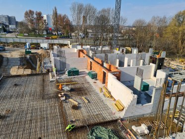 Dam pracę brygadom ciesielskim, zbrojarskim i murarskim