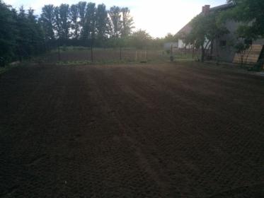 Przygotowanie podłoża pod trawnik