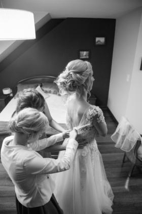 Profesjonalne reportaże ślubne, studniówkowe komunijne. Sesje narzeczeńskie. Ciążowe.