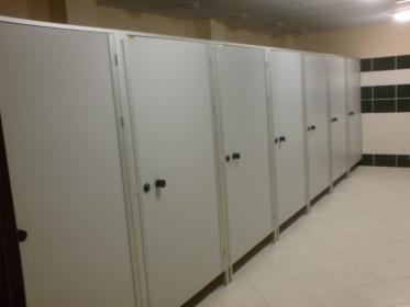 Kabiny sanitarne z płyt HPL