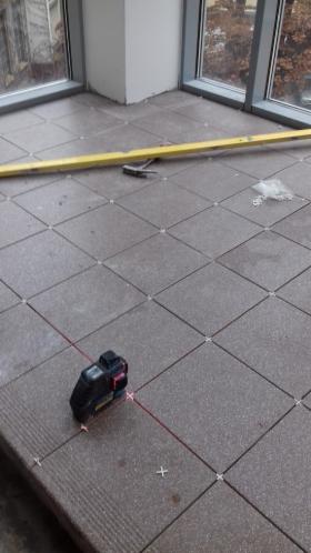 Układanie glazury, gresu, terakoty