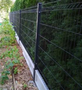 Kompletne ogrodzenie panelowe z podmurówką
