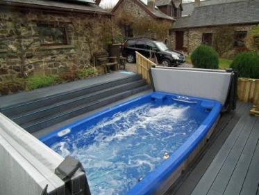 Baseny z przeciwprądem