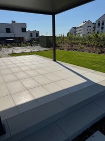 Wykonanie podjazdów, ścieżek, tarasów z kostki, płyt betonowych i gresowych