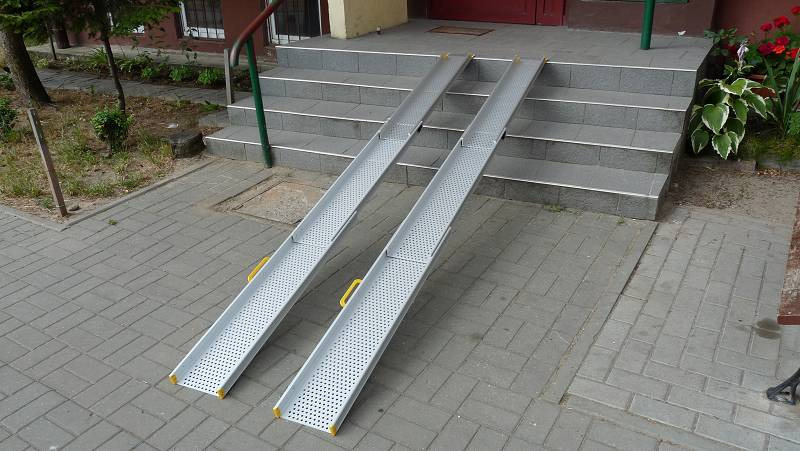 najazdy-podjazdy-rampy-do-w-zk-w-inwalidzkich-i-nie-tylko-warszawa