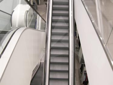 Profesjonalne czyszczenie schodów ruchomych - Activos