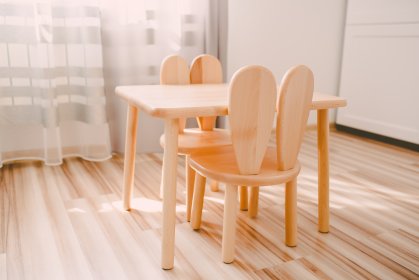 Krzesełka i stoliki dla dzieci do lat 5 ciu