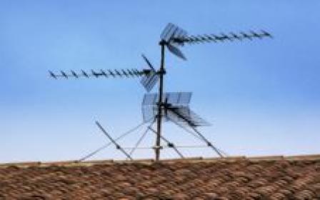 Montaż anten do odbioru programów radiowo-telewizyjnych, satelitarnych i naziemnych