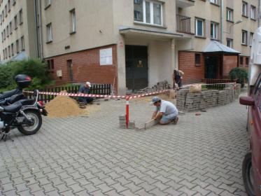 Mała architektura, place zabaw, układanie kostki brukowej i inne