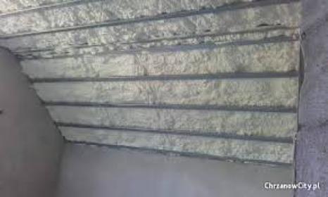 docieplenie izolacja pianą PUR, poddasza stropy hale fundamenty