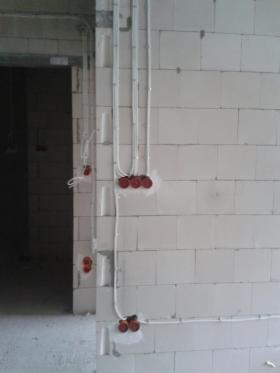 wykonanie instalacji elektrycznych