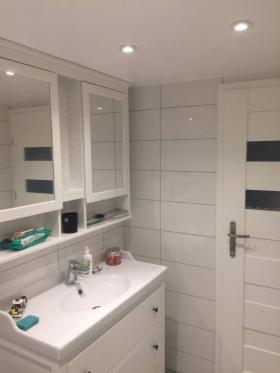 Układanie glazury, gresu, terakoty