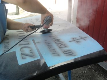 Dopisanie liter na nagrobku,kucie liter,grawery,wizerunki