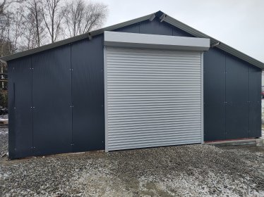 Bramy rolowane PA 77 przemysłowe, stosowane do hal fabrycznych i warsztatów.