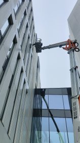 Mycie przeszkleń i fasad szklanych