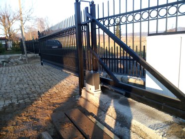 Montaż napędów i automatyki do Bram dwuskrzydłowych ,przesuwnych ,teleskopowych.