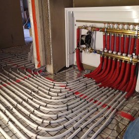 Instalację grzewcze i sanitarne.