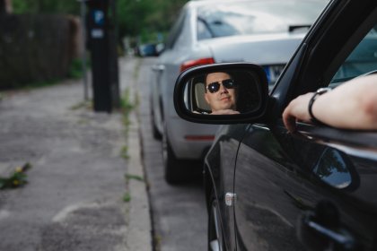 Ustalenie majątku dłużnika i osób z jego otoczenia. Obserwacja pod kątem zdrady