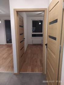 Układanie paneli drewnianych i laminowanych