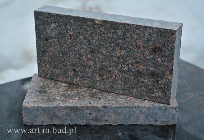 Brązowa kostka granitowa - CIĘTA płomieniowana- 10x20x5 cm