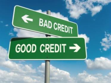 Analiza umów kredytowych i oceny w BIK