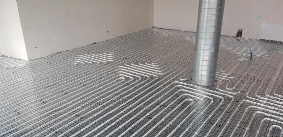 Montaż wodnego ogrzewania podłogowego