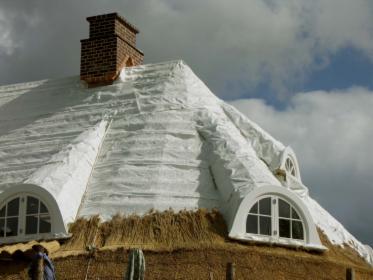 Izolacja konstrukcji drewnianej dachu - zabezpieczenie przed ogniem z zewnątrz